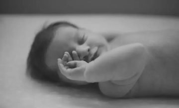 Bebê espirrando muito? 10 razões comuns e quando se preocupar
