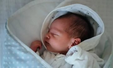 Sono picado do bebê: 7 causas e como melhorar aos poucos