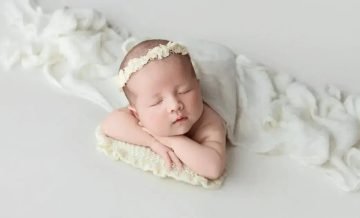 Bebê inquieto à noite: 8 causas possíveis e como ajudar