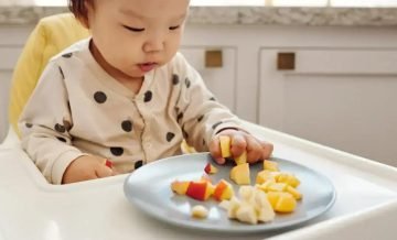 Sinais de fome no bebê: 7 formas de identificar antes do choro