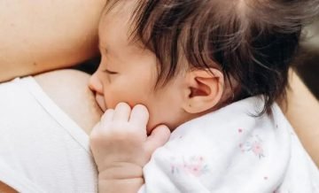 Bebê muito grudado: 7 explicações emocionais importantes