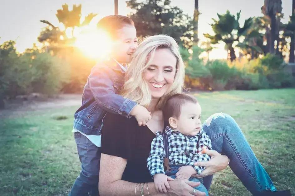 2. Como o irmão mais velho pode ajudar nos cuidados do bebê