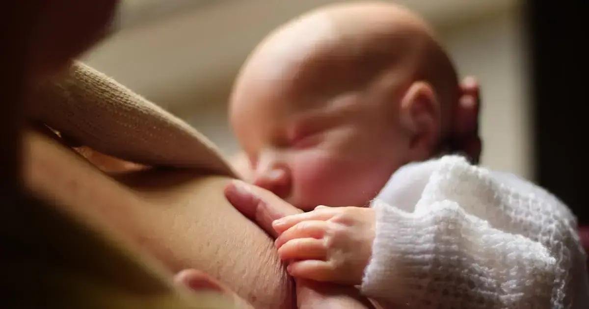 7. Linguagem corporal do bebê durante a amamentação