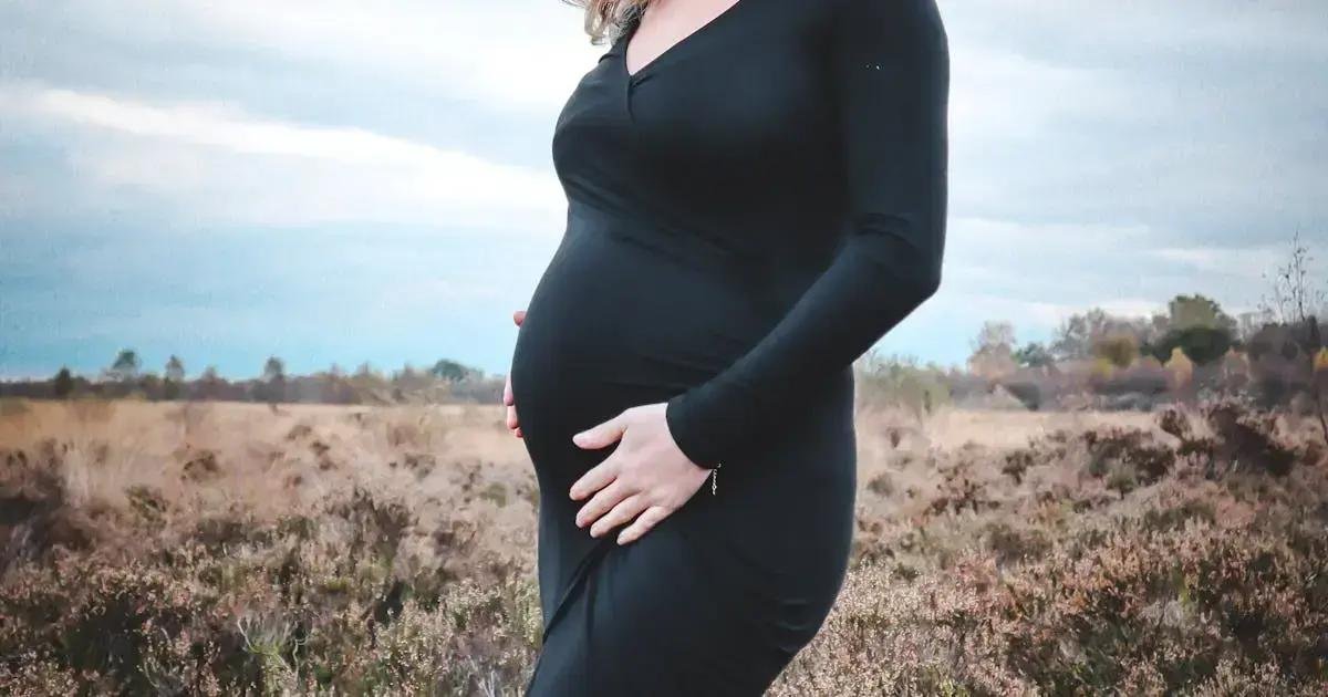 2. Estilos de roupas que favorecem futuras mamães