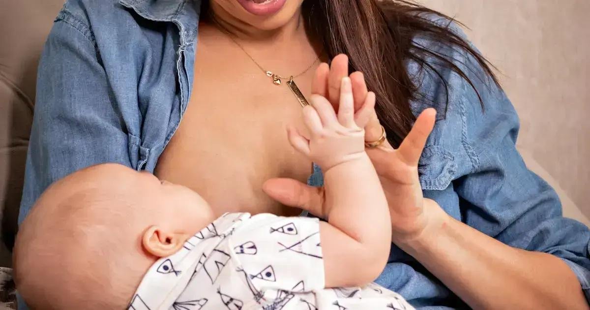 1. Entendendo por que o bebe chorando ao mamar acontece