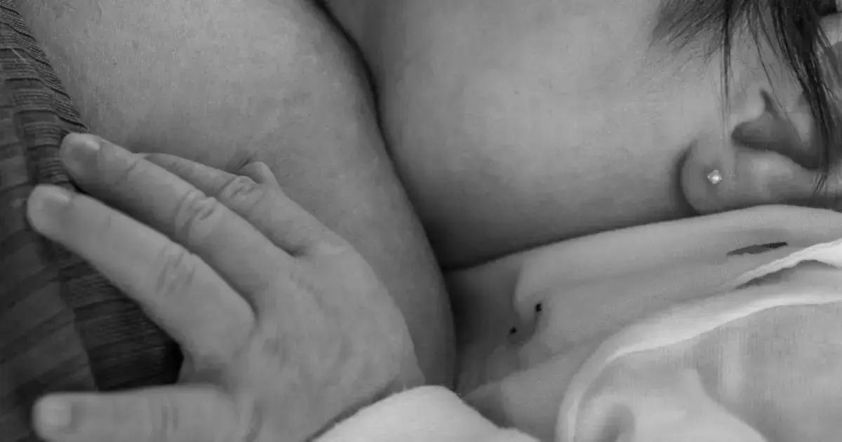 1. O que é refluxo noturno em bebês?